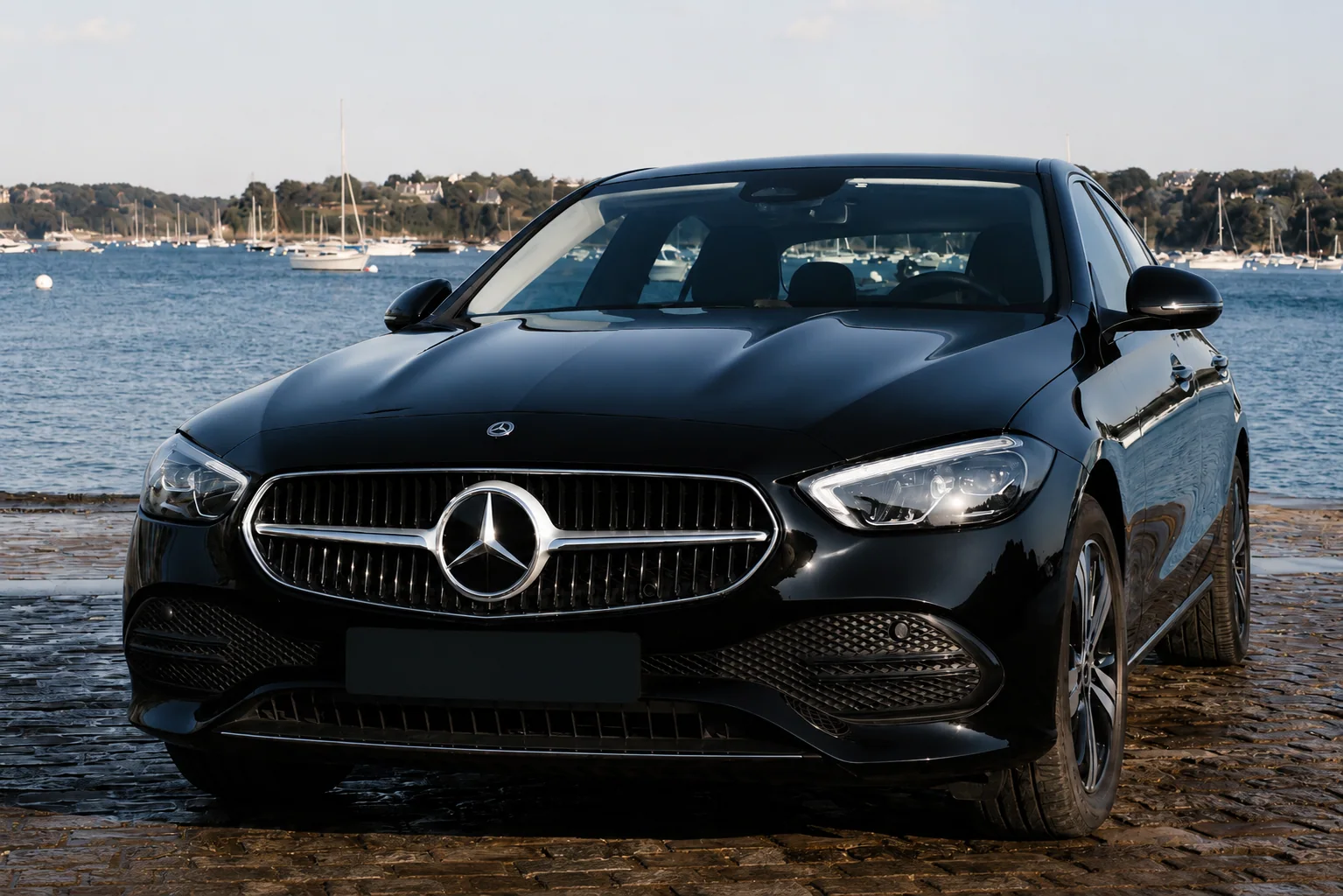 Vue avant de la Mercedes Classe C utilisée par Royal VTC